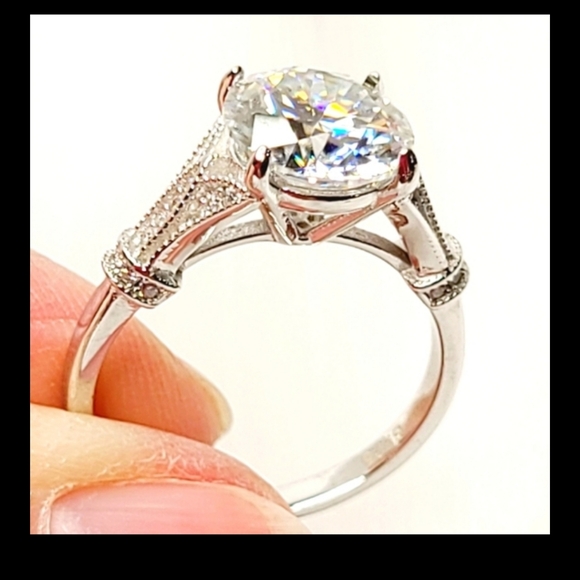 Moissanite 3 Carat Solitare Ring - Picture 4 of 13